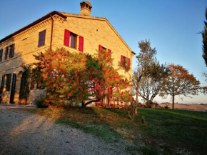 Отель Il Casale Dorato  Филоттрано